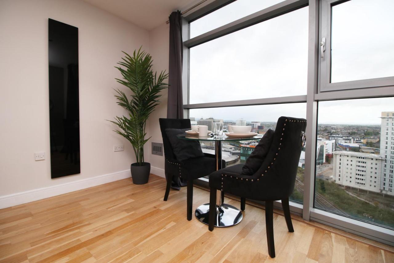 The View - Long Stay Offer - Modern Central Apartment And Parking By Cto Serviced Apartments Cardiff Eksteriør billede