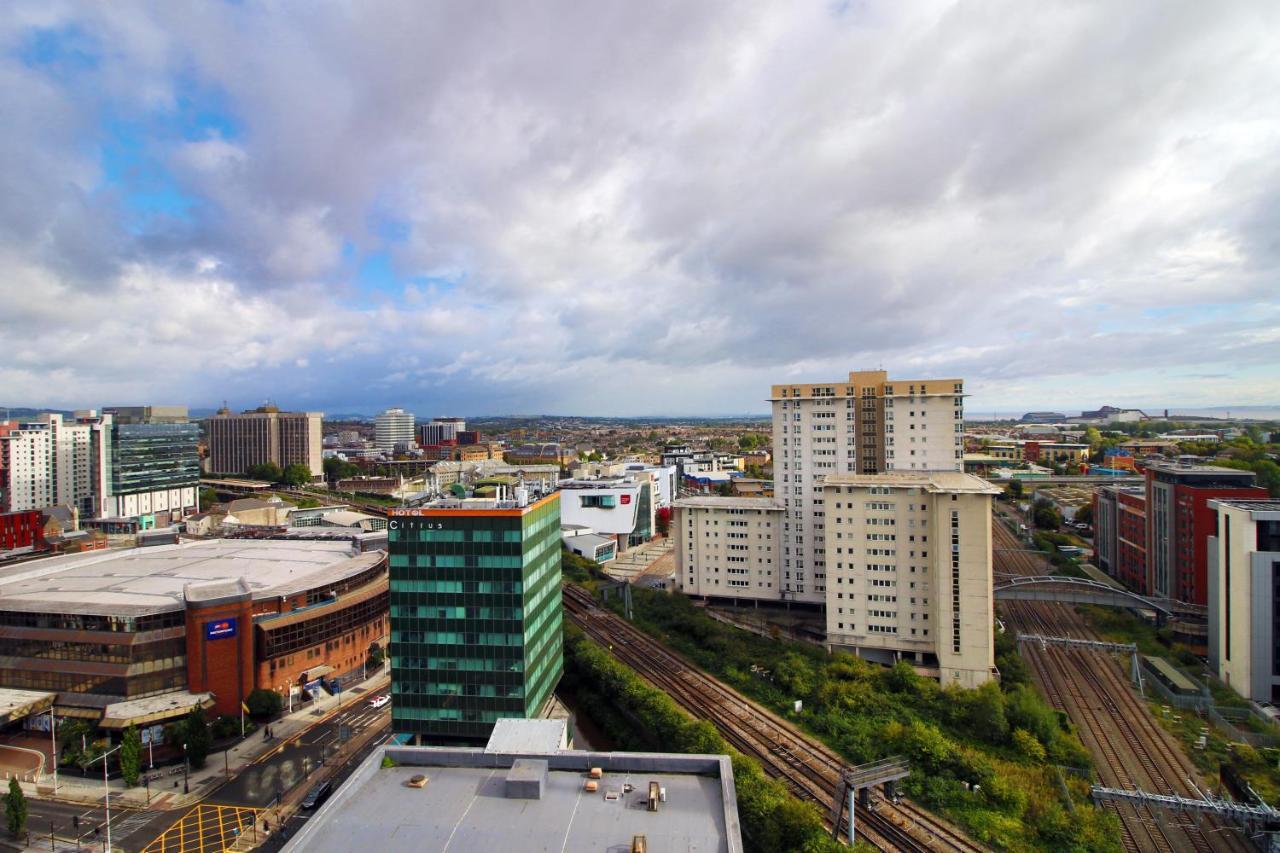 The View - Long Stay Offer - Modern Central Apartment And Parking By Cto Serviced Apartments Cardiff Eksteriør billede