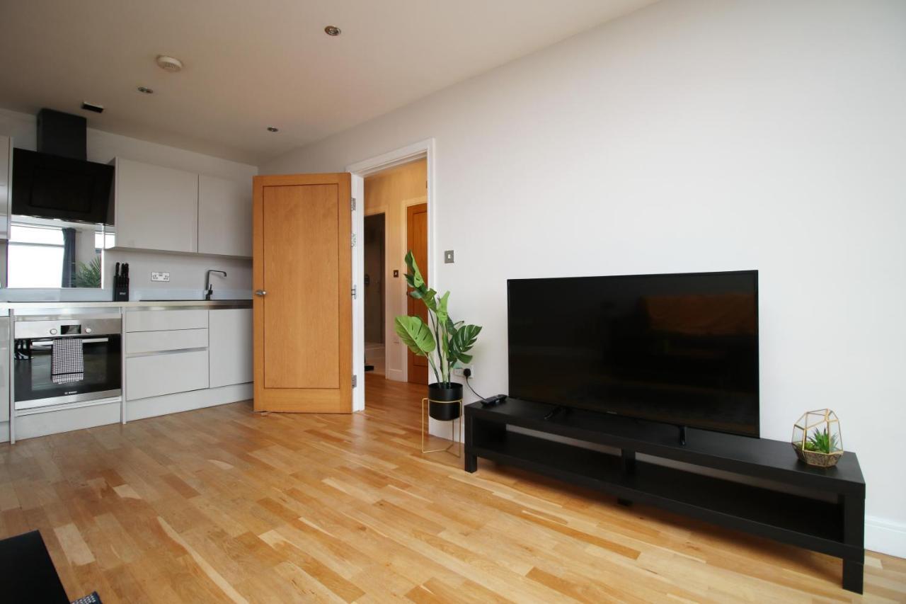 The View - Long Stay Offer - Modern Central Apartment And Parking By Cto Serviced Apartments Cardiff Eksteriør billede