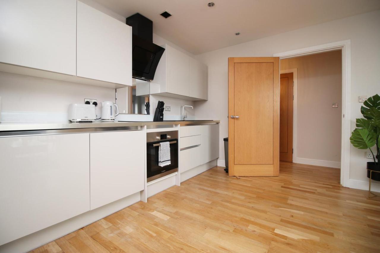The View - Long Stay Offer - Modern Central Apartment And Parking By Cto Serviced Apartments Cardiff Eksteriør billede