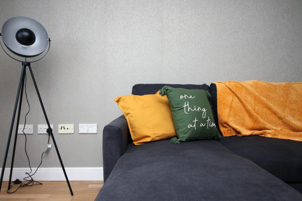 The View - Long Stay Offer - Modern Central Apartment And Parking By Cto Serviced Apartments Cardiff Eksteriør billede