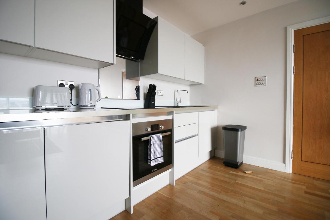 The View - Long Stay Offer - Modern Central Apartment And Parking By Cto Serviced Apartments Cardiff Eksteriør billede