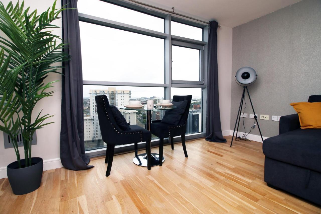 The View - Long Stay Offer - Modern Central Apartment And Parking By Cto Serviced Apartments Cardiff Eksteriør billede
