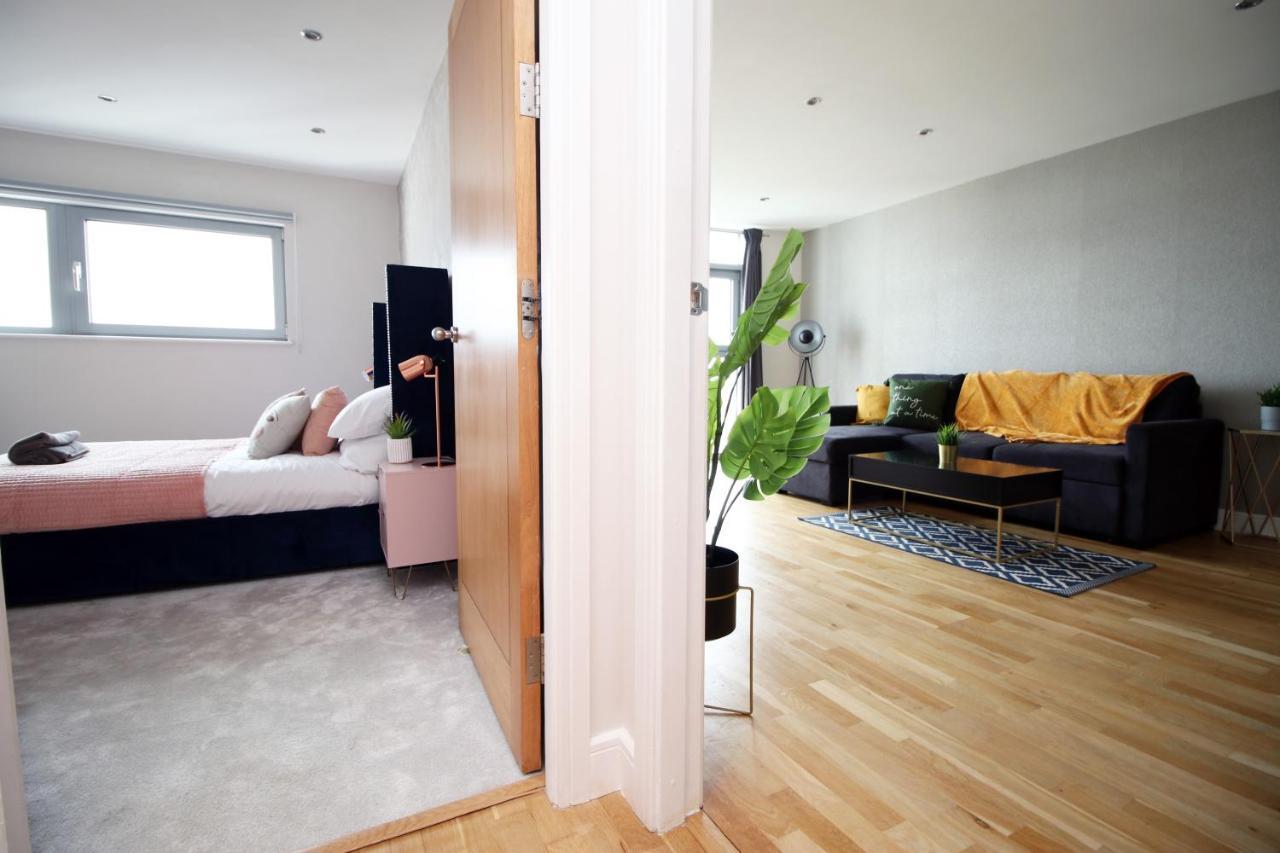 The View - Long Stay Offer - Modern Central Apartment And Parking By Cto Serviced Apartments Cardiff Eksteriør billede