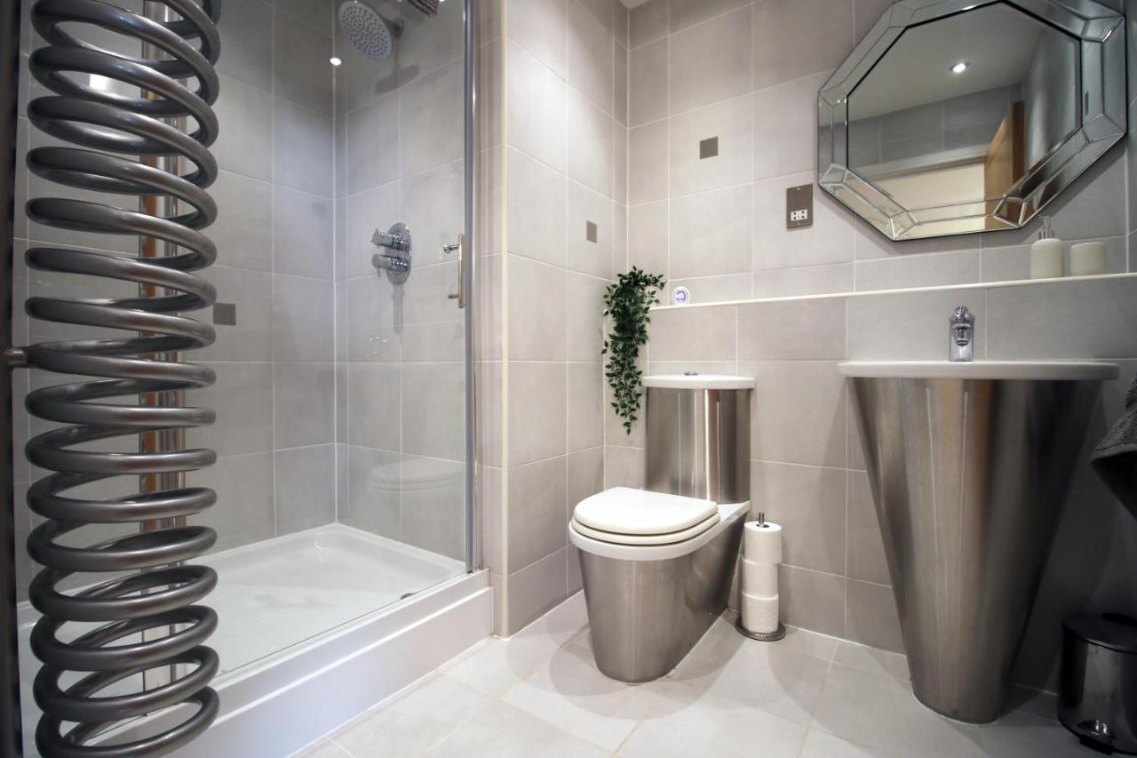 The View - Long Stay Offer - Modern Central Apartment And Parking By Cto Serviced Apartments Cardiff Eksteriør billede