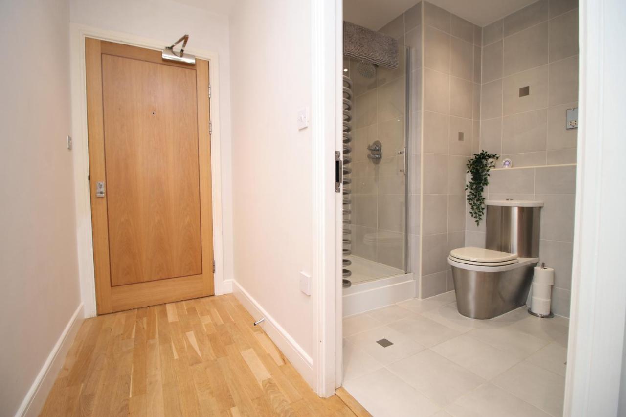 The View - Long Stay Offer - Modern Central Apartment And Parking By Cto Serviced Apartments Cardiff Eksteriør billede
